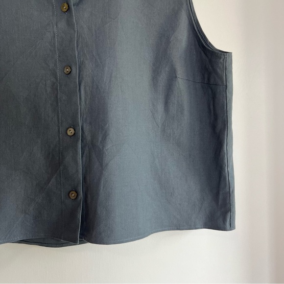 Theory Dark Gray Cropped Sleeveless Button Up Collared Shirt, Size Medium - Picture 5 of 7